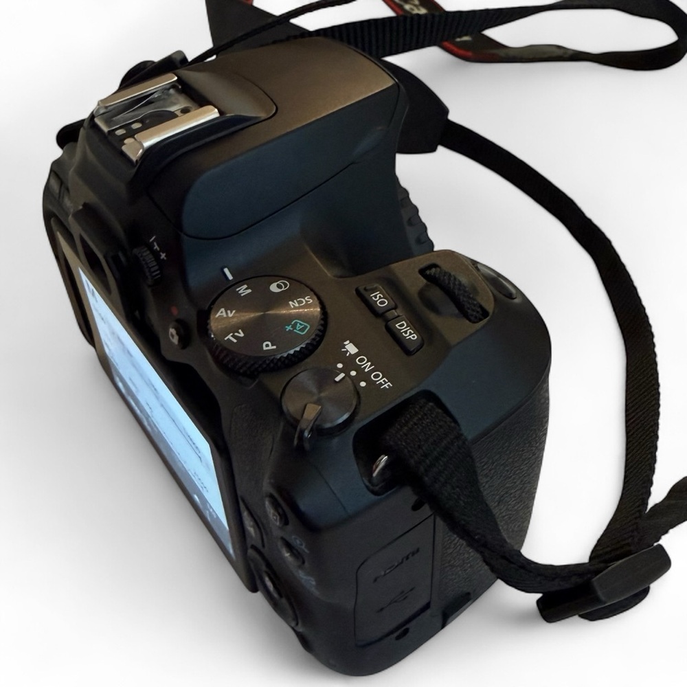 Canon SL3 Camera + Lens Bundle + Rode VideoMic - Picture 2 of 8